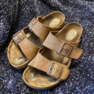 Tan Birkenstock’s Arizona